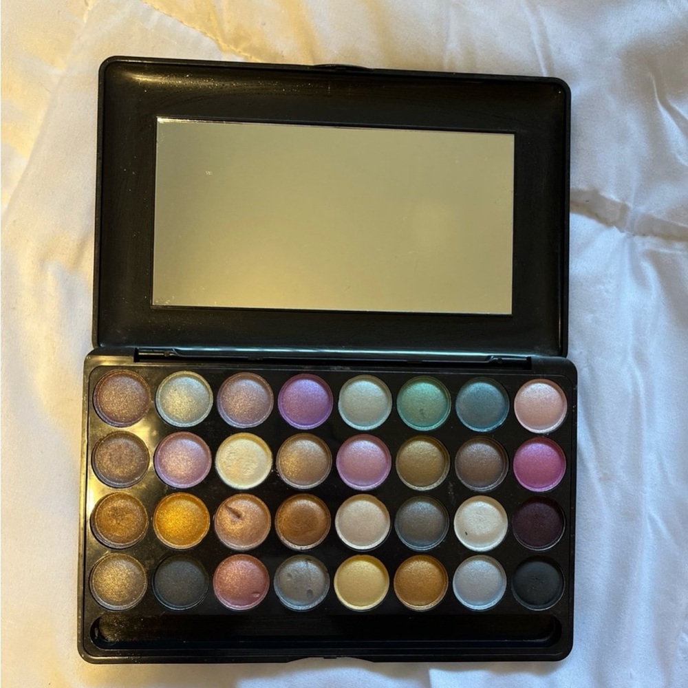 MAC Cosmetics Vibrant Eyeshadow Palette